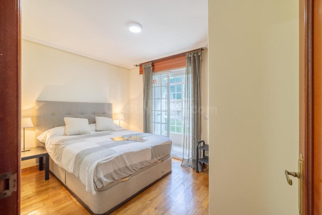 Dúplex de 4 dormitorios, con terraza, a 350m de la playa