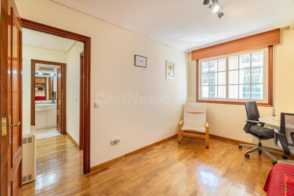 Dúplex de 4 dormitorios, con terraza, a 350m de la playa - foto 4