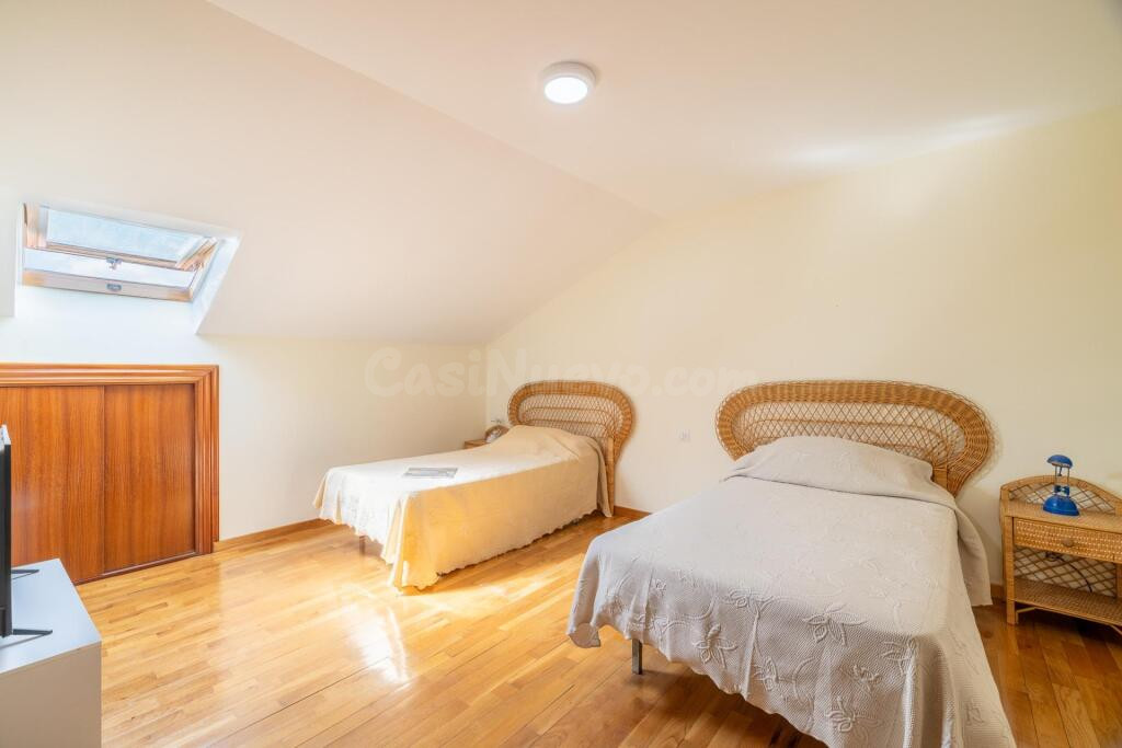 Dúplex de 4 dormitorios, con terraza, a 350m de la playa - foto 5