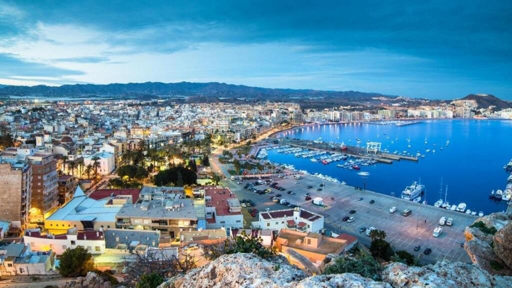 COMPLEJO RESIDENCIAL DE OBRA NUEVA EN AGUILAS - foto 4