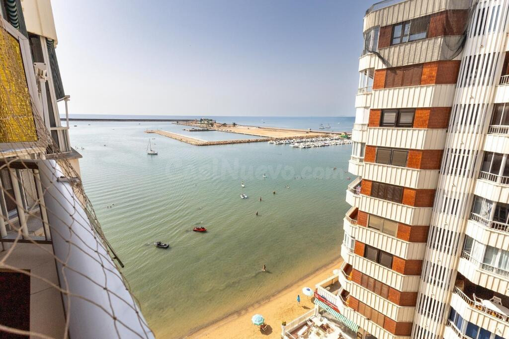 Apartamento a pie de playa del Acequión y con piscina comuni - foto 2