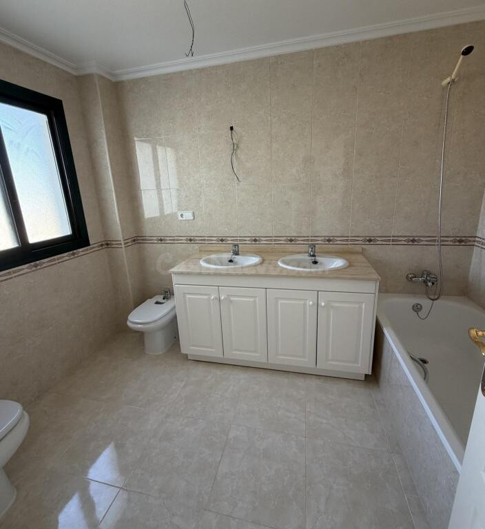 Apartamentos de obra nueva listos para entrar a vivir en Lom - foto 3