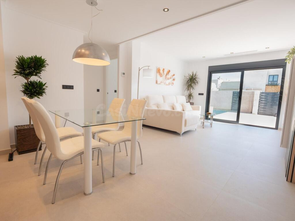 Villas de Obra Nueva con Piscina Privada en Oasis de La Marina, San Fulgencio