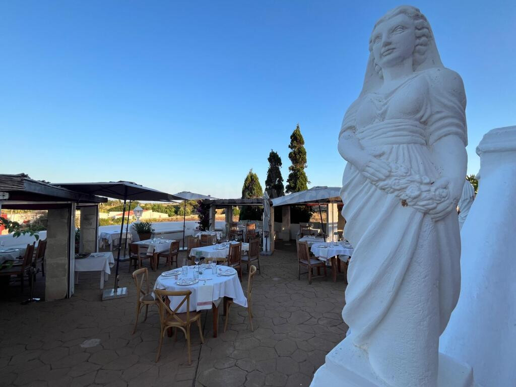 Se Traspasa Magnífico Restaurante en Finca Rustica con Fantá