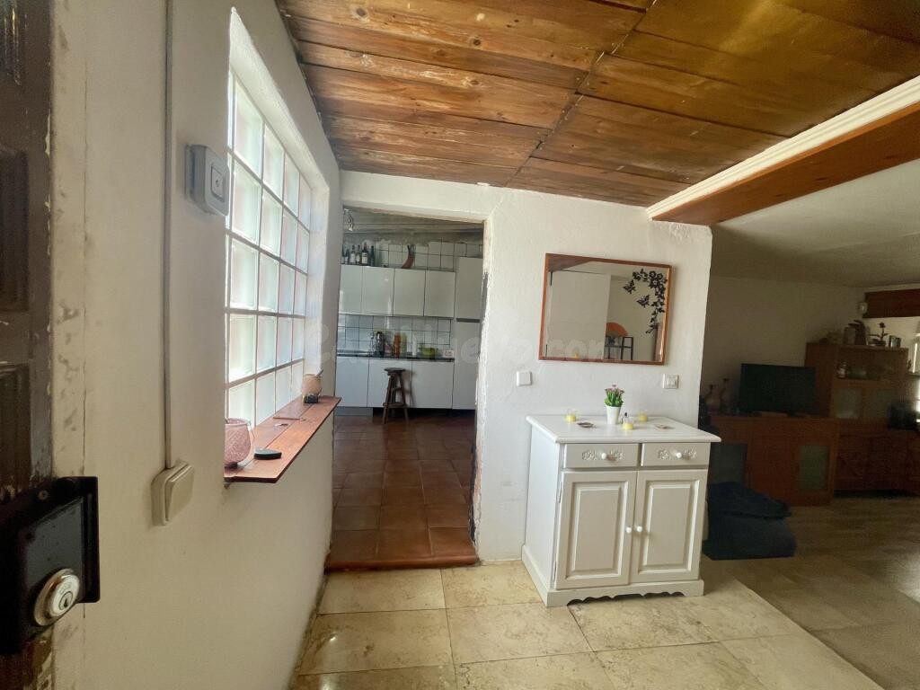 AMPLIO INMUEBLE REFORMADO CON DISTRIBUCIÓN RESIDENCIAL, SUJE - foto 3