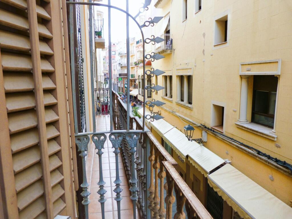 CASA MODERNISTA EN LA ZONA PEATONAL DE SANT FELIU DE GUÍXOLS - foto 2
