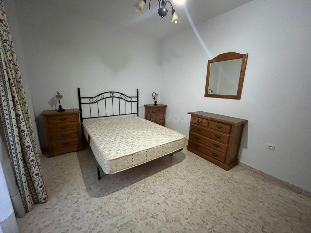 Estupendo piso en Villamartin, junto Instituto y Hospital!!! - foto 3