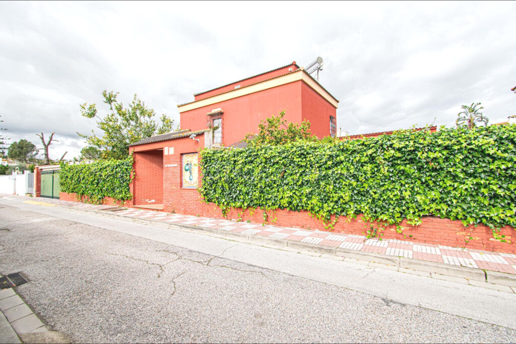 MAGNÍFICO CHALET A LA VENTA EN TOMARES - foto 2