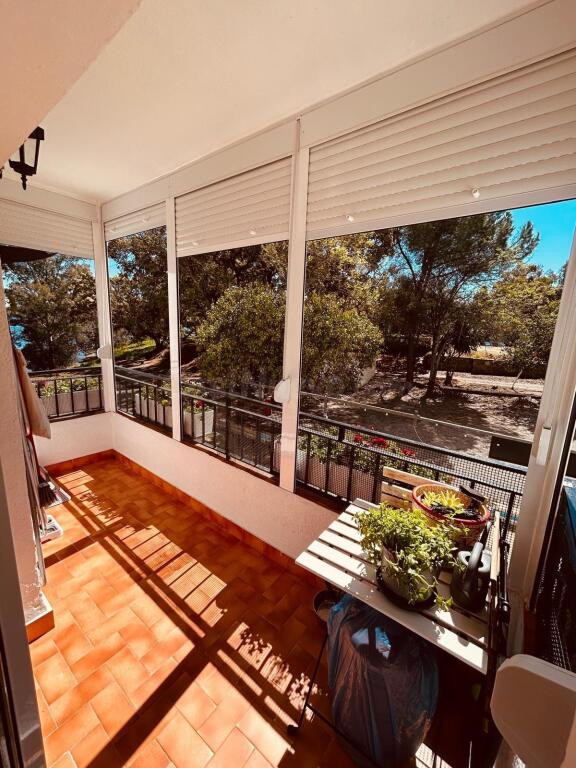 Precioso piso reformado con terraza y vistas al lago en un e - foto 2
