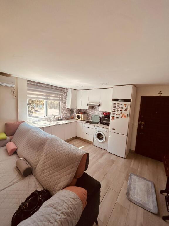 Precioso piso reformado con terraza y vistas al lago en un e - foto 3