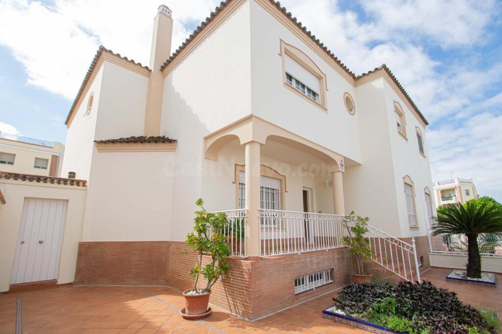 Espectacular vivienda pareada en Utrera, junto Parque de Con - foto 2