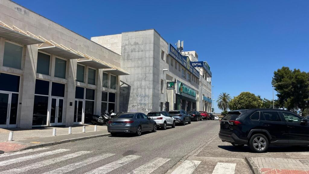 ¡OPORTUNIDAD DE VENTA! Magnífico bar en pleno corazón de Sev - foto 3