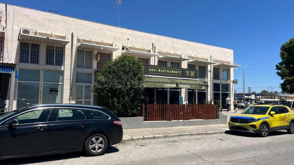 ¡OPORTUNIDAD DE VENTA! Magnífico bar en pleno corazón de Sev - foto 4