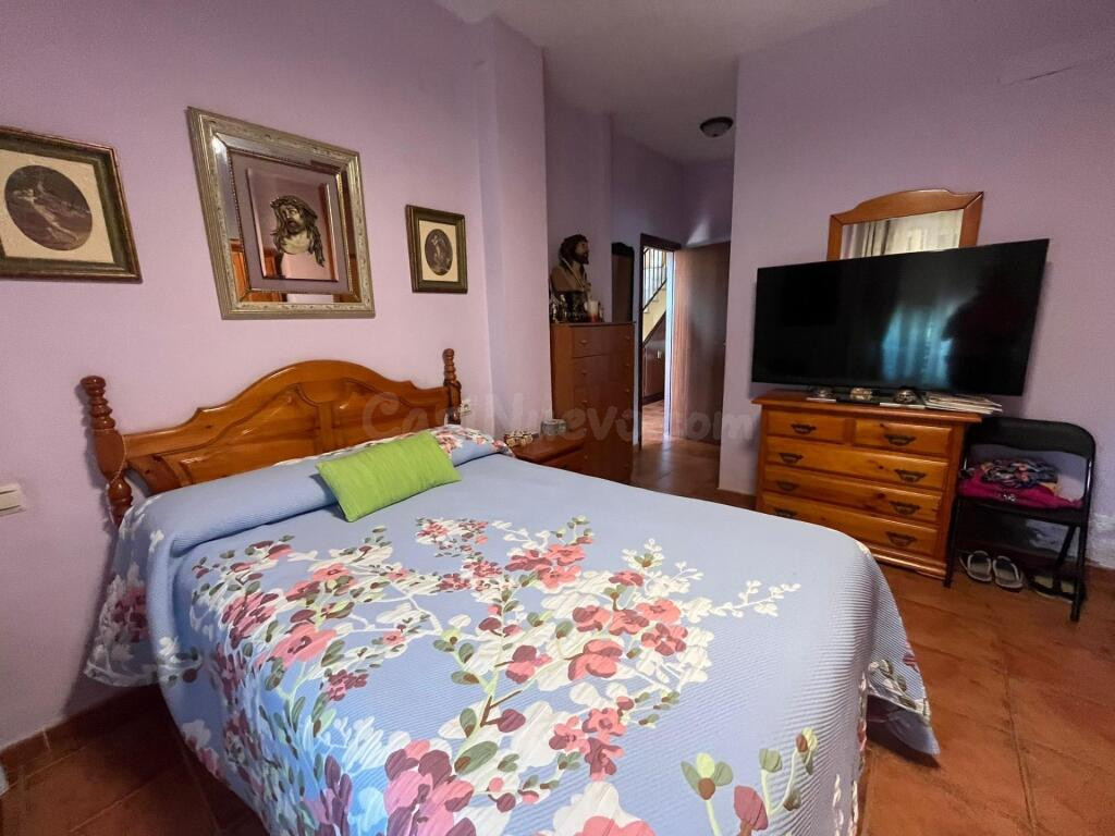 Magnifica oportunidad, gran chalet de esquina en Pilas, junt - foto 5