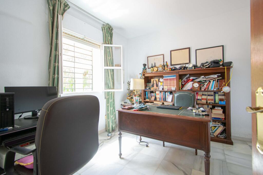 Chalet independiente con gran parcela en la exclusiva urbani - foto 4
