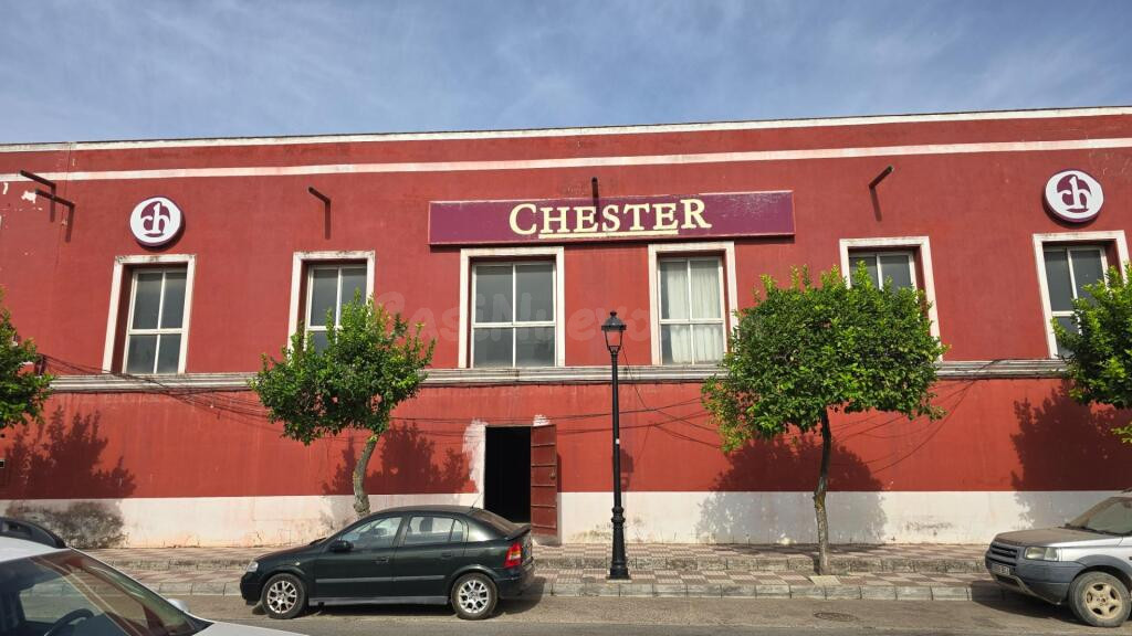 Edificio para vivienda (sin terminar) en Pilas - foto 2