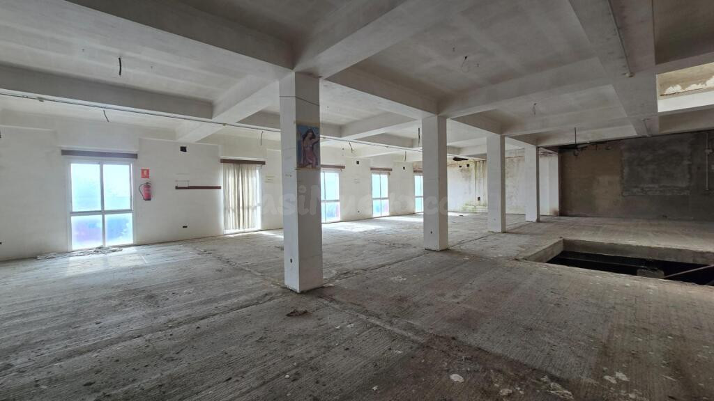 Edificio para vivienda (sin terminar) en Pilas - foto 4