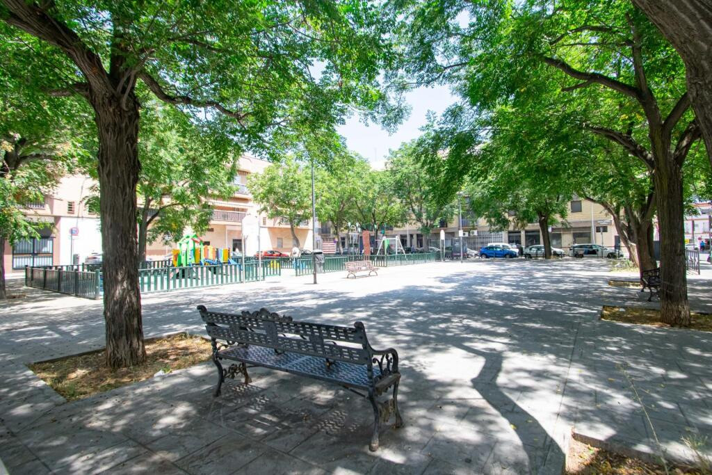 Encantadora vivienda en el codiciado barrio de Triana - foto 2