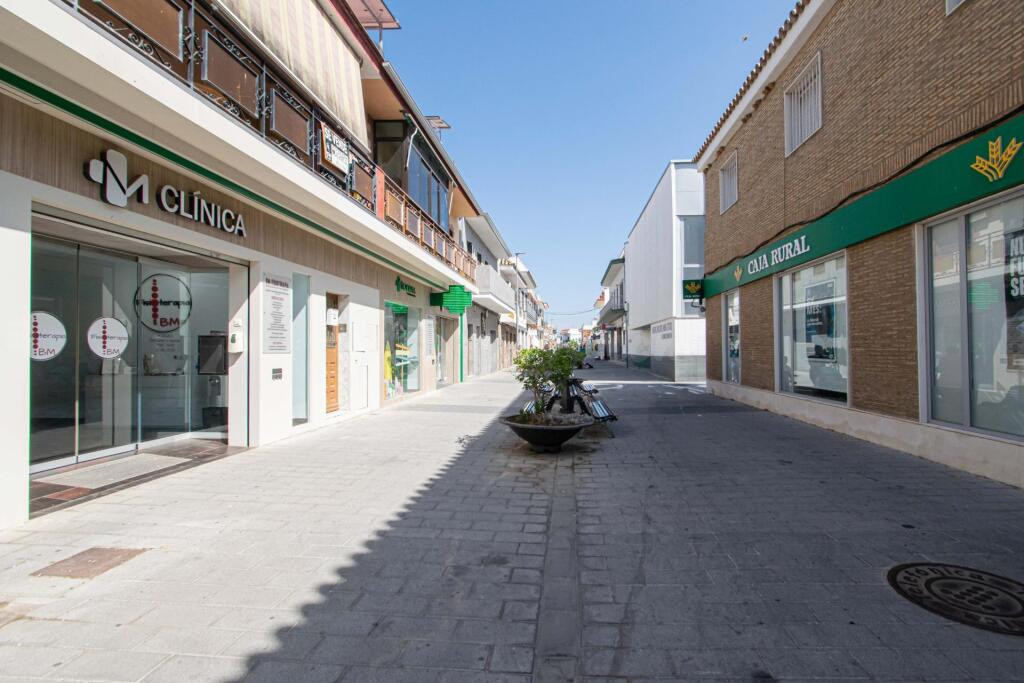 Edificio en venta en calle peatonal en La Rinconada (Sevilla - foto 2
