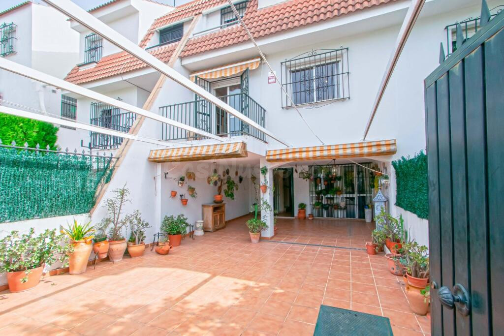 Estupenda vivienda adosada en Las Almenas, Tomares!!! - foto 2