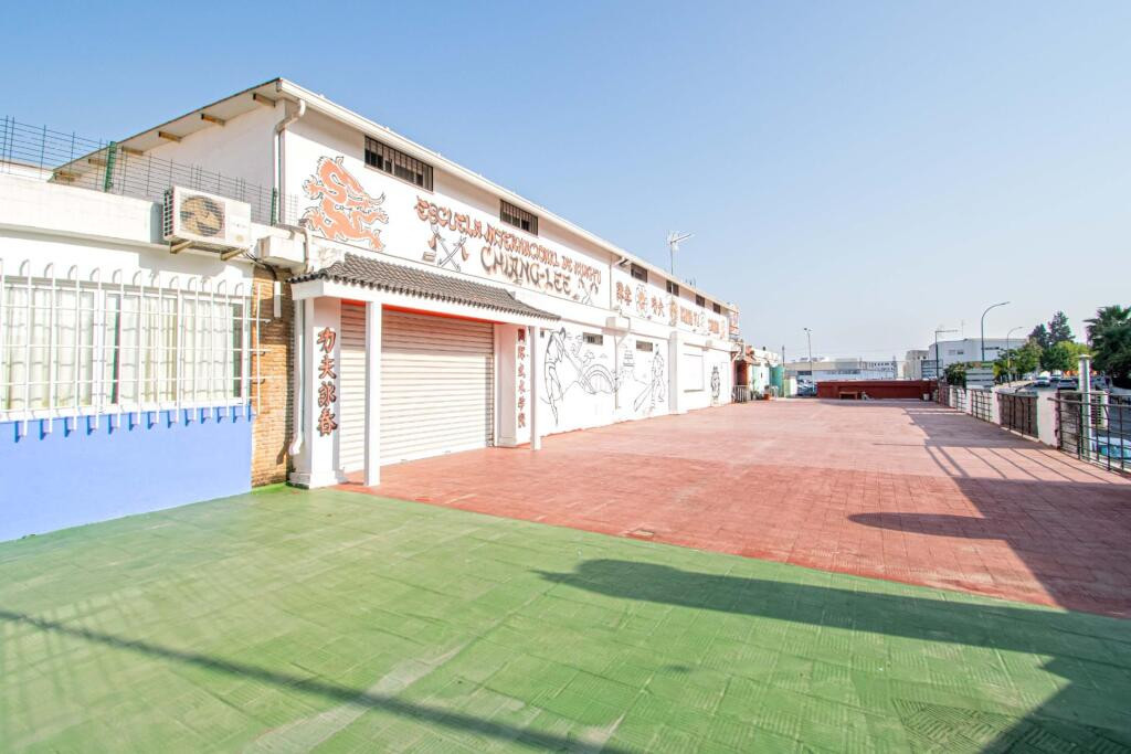 Magnifico local comercial en San Juan de Aznalfarache, Barri - foto 2
