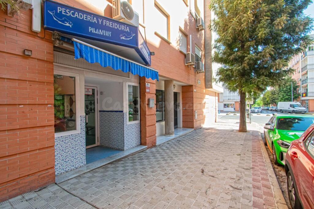 Gran oportunidad, venta de local y traspaso de estupendo negocio en Montequinto!!!