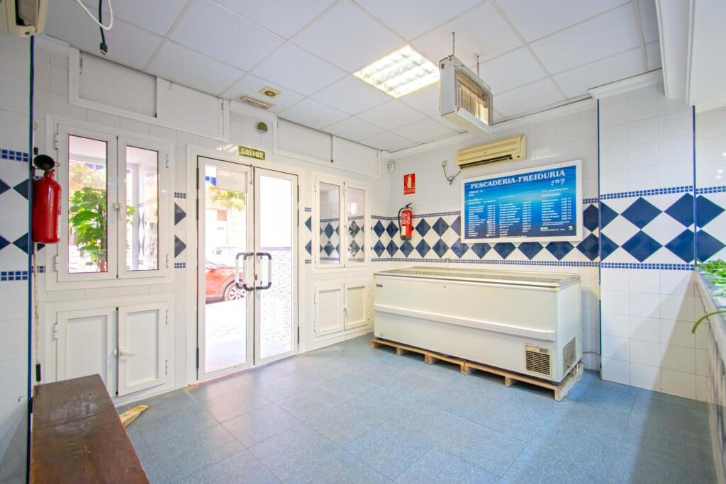 Gran oportunidad, venta de local y traspaso de estupendo neg - foto 4