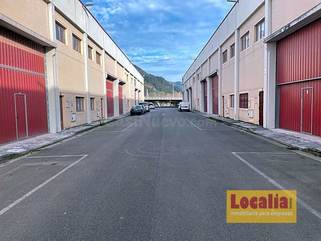 Nave industrial en el Polígono de Barros