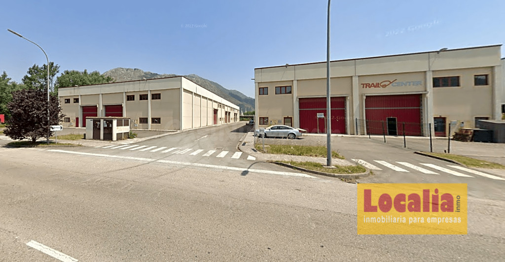 Nave industrial en Polígono de Barros, Cantabria
