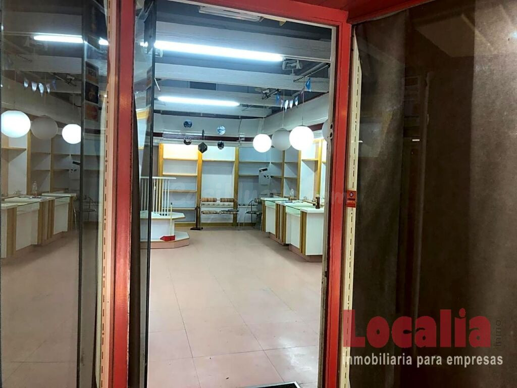 Local comercial-almacén en Torrelavega, Cantabria - foto 2