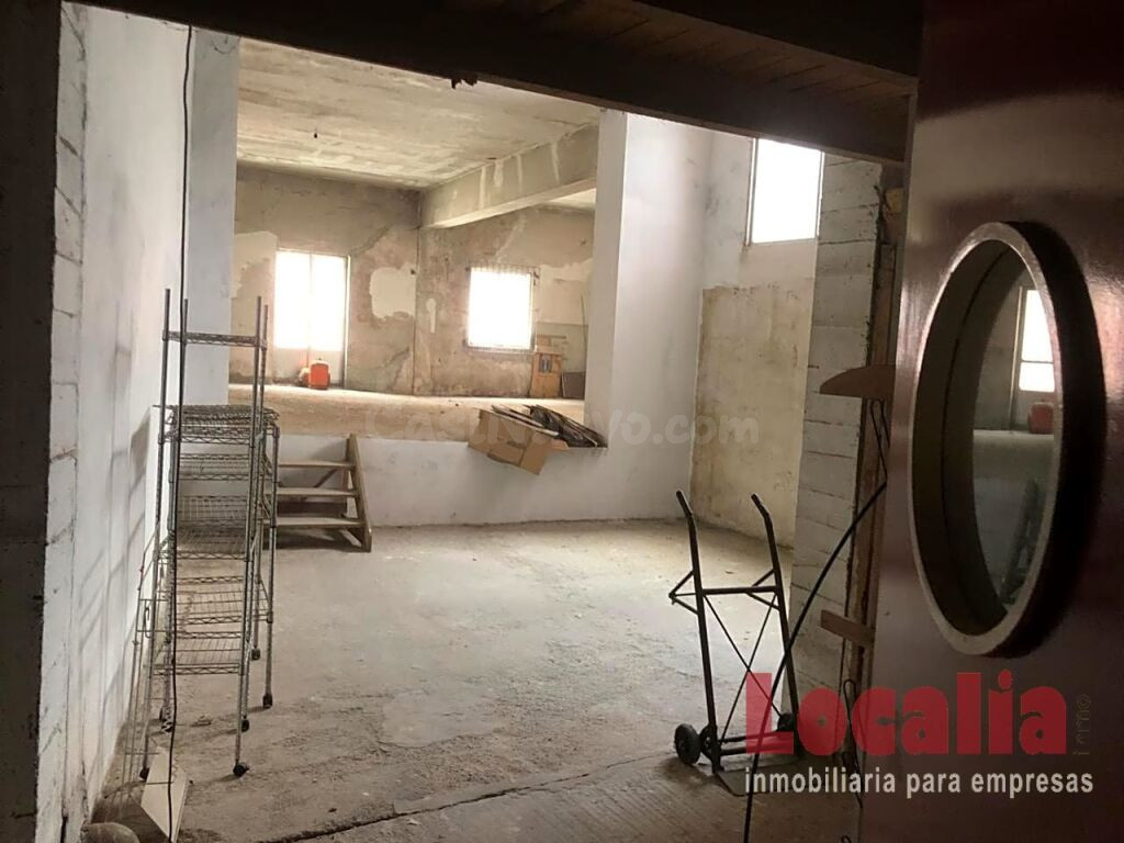 Local comercial-almacén en Torrelavega, Cantabria - foto 5