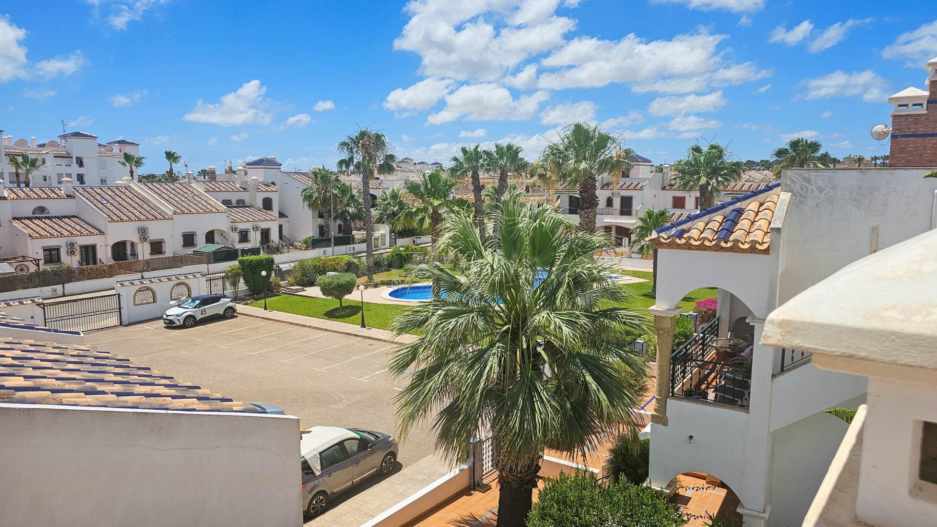 Se vende un adosado de 2 dormiotrios y 2 baños en comunidad  - foto 4