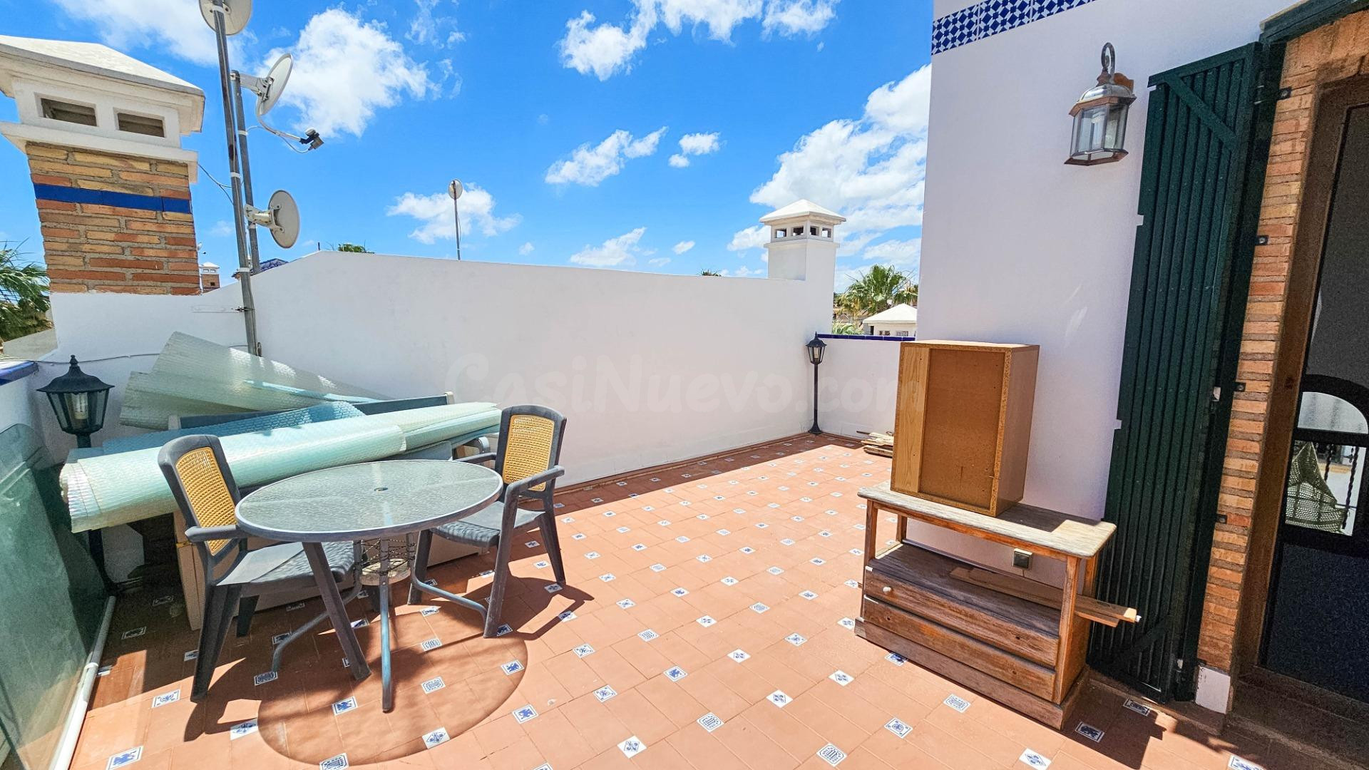 Se vende un adosado de 2 dormiotrios y 2 baños en comunidad  - foto 5