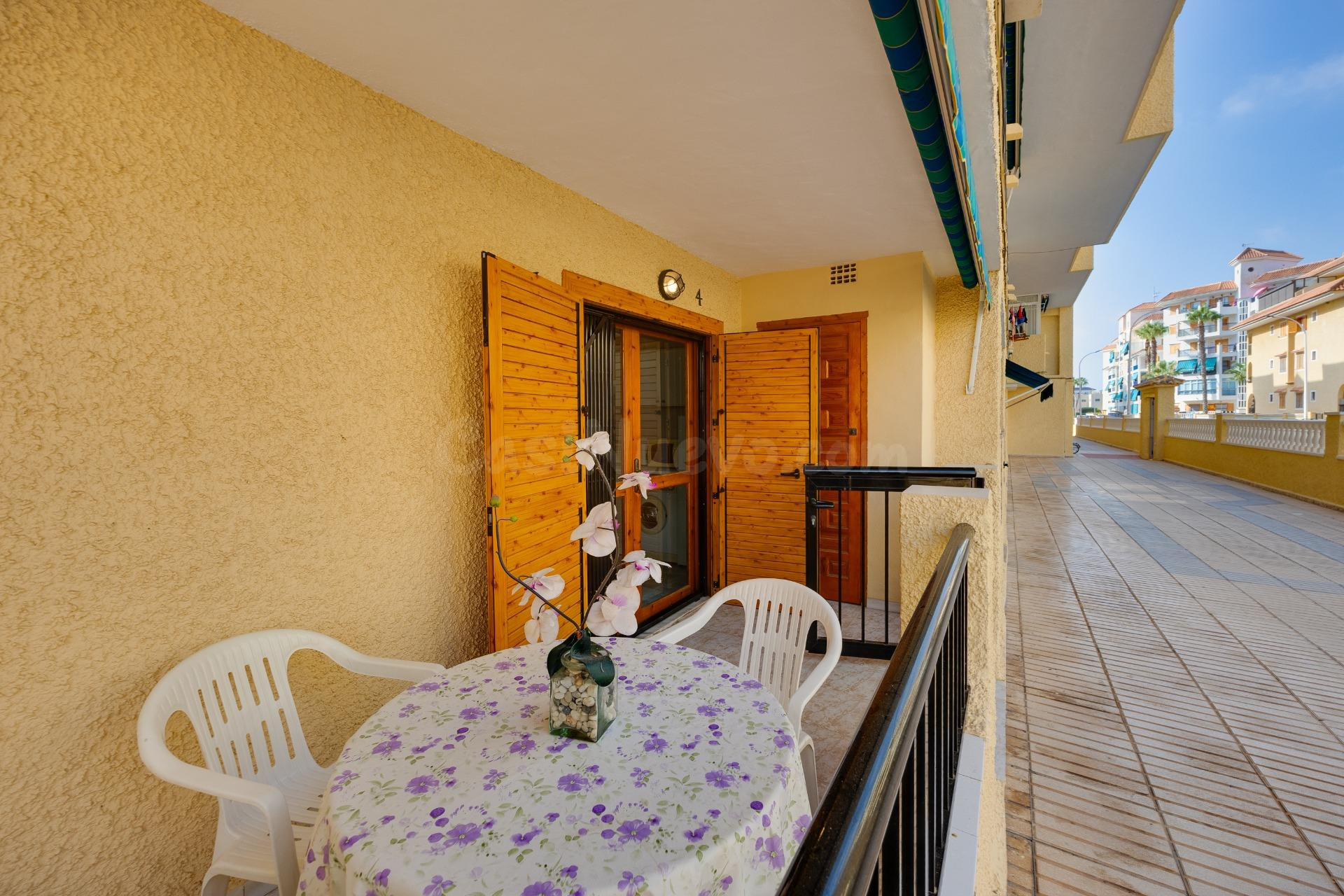 Apartamento de 1 dormitorio con plaza de garaje y piscina comunitaria en La Mata