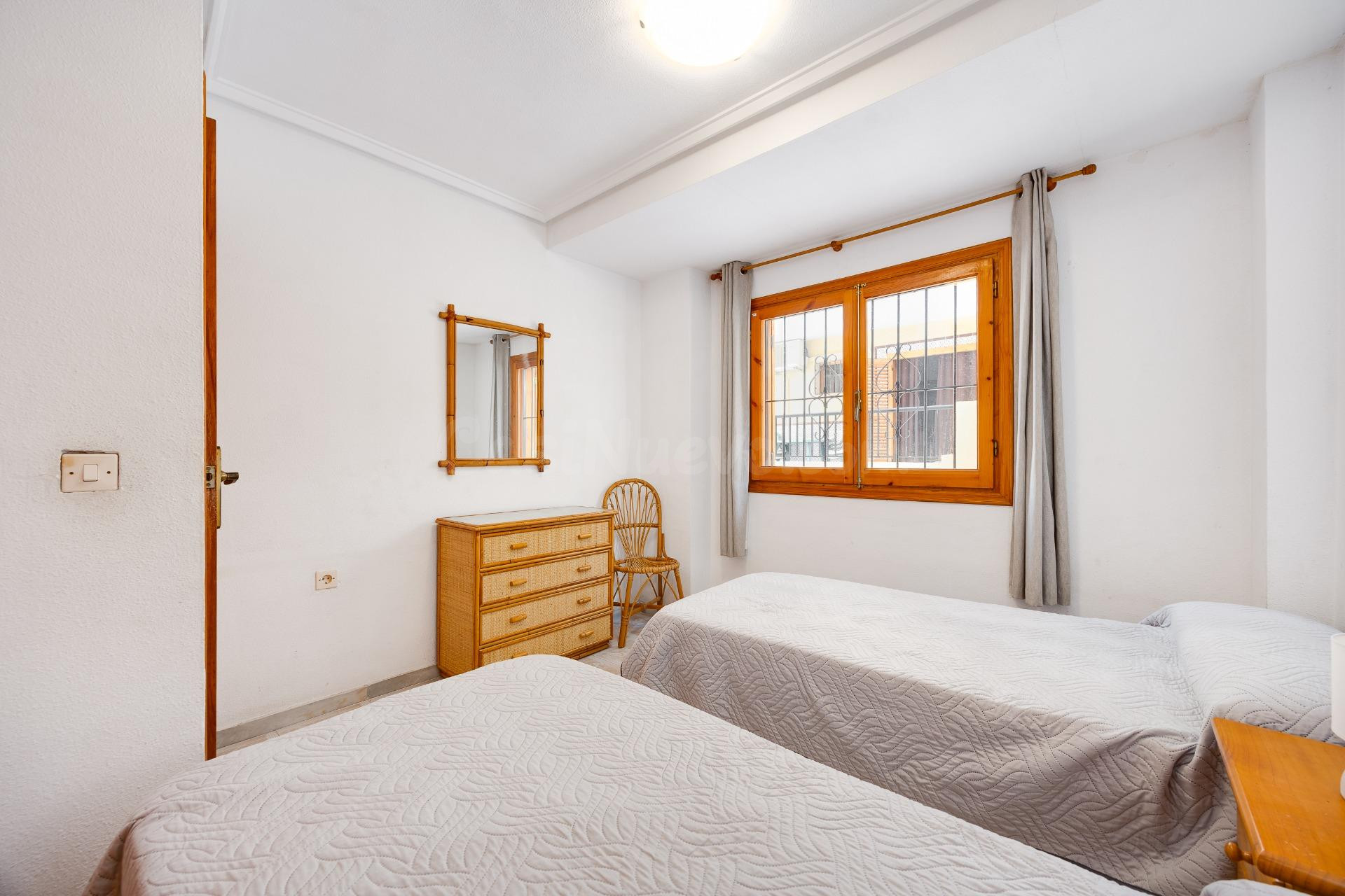 Apartamento de 1 dormitorio con plaza de garaje y piscina co - foto 4