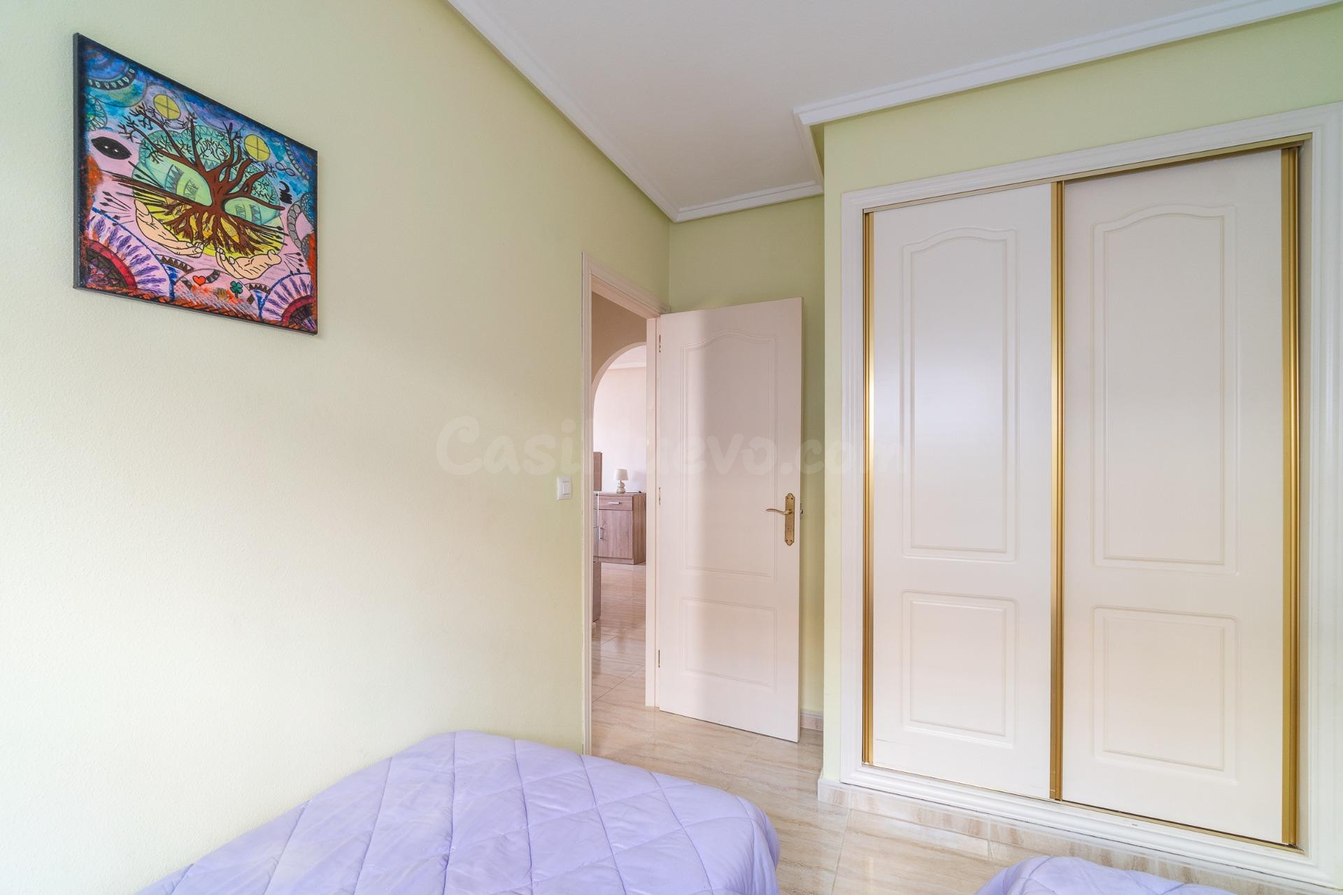 Planta baja con amplio jardín en Orihuela Costa - foto 4