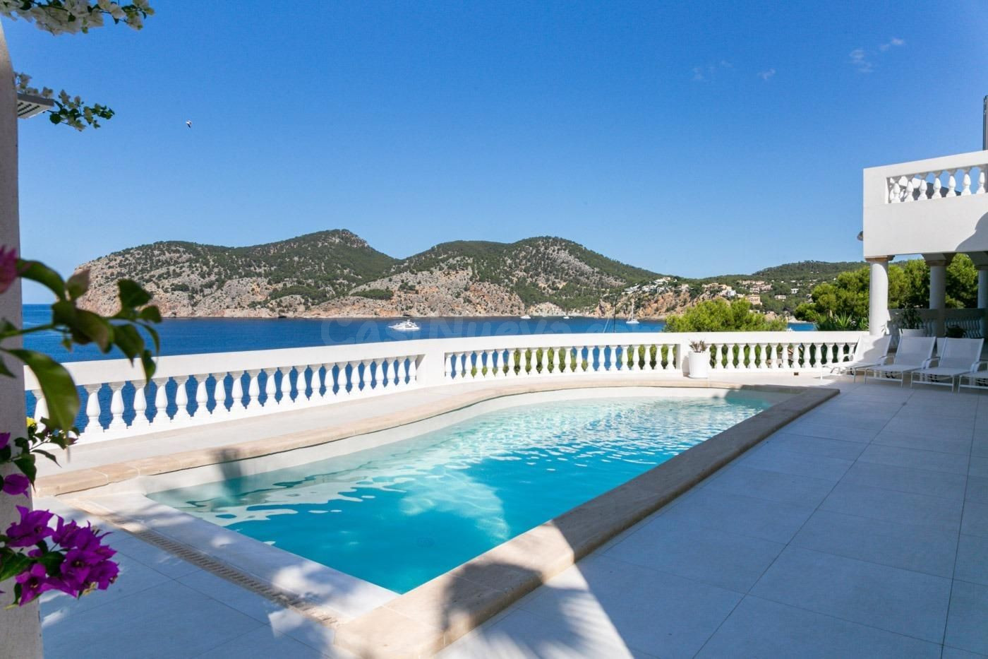VENTA ö ALQUILER SOLO OPCION A COMPRA - Lujosa villa con piscina y espectaculares vistas al mar en Camp de mar