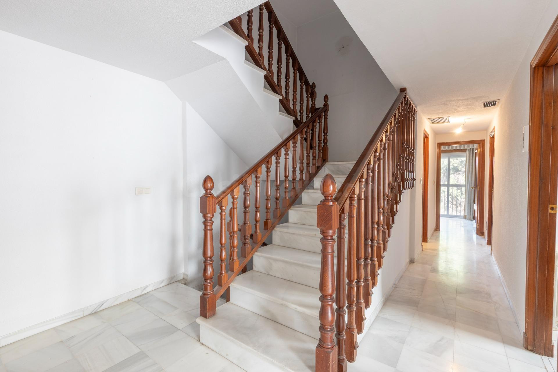 Exclusiva vivienda con piscina en la zona del Serrallo con p - foto 3