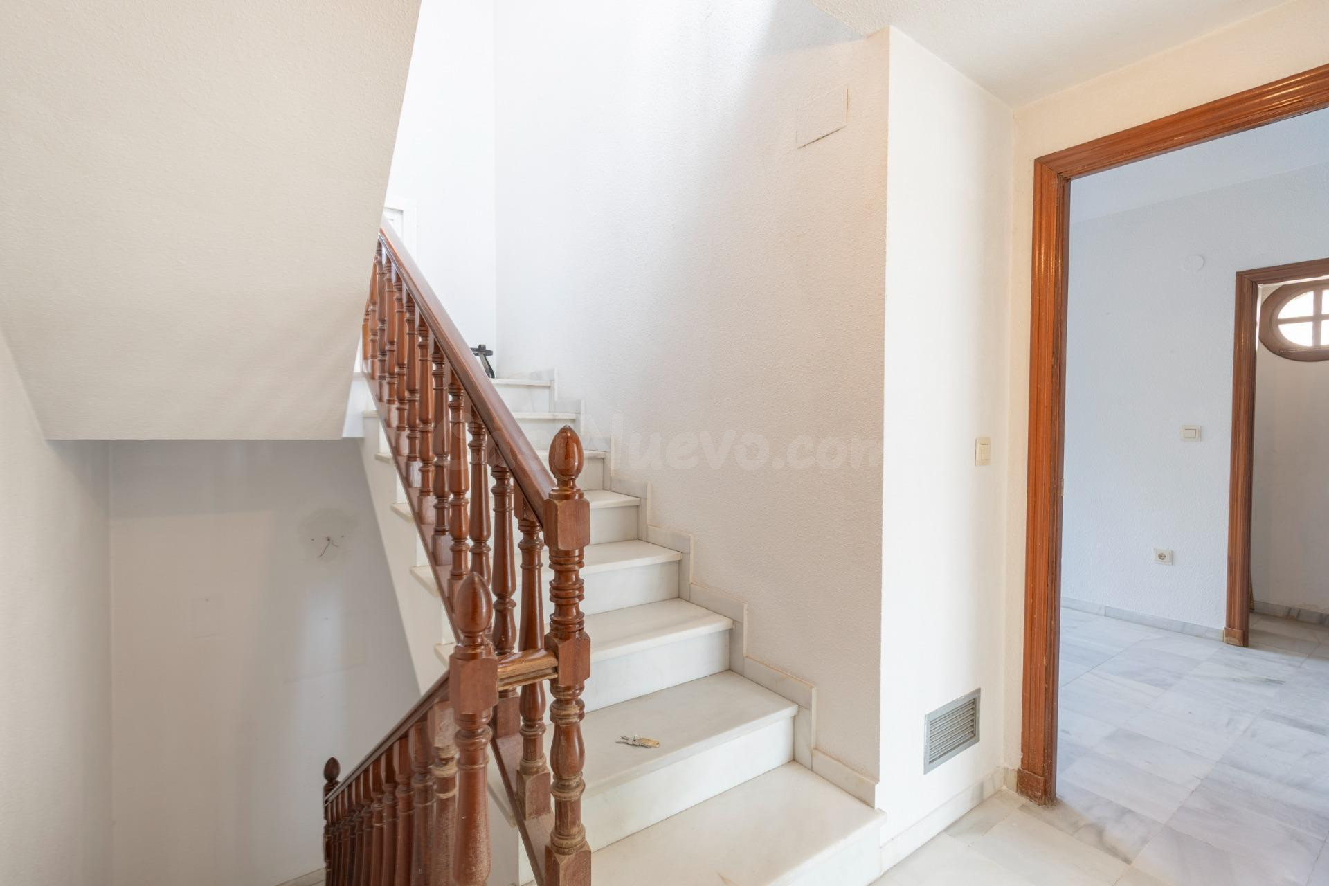 Exclusiva vivienda con piscina en la zona del Serrallo con p - foto 4