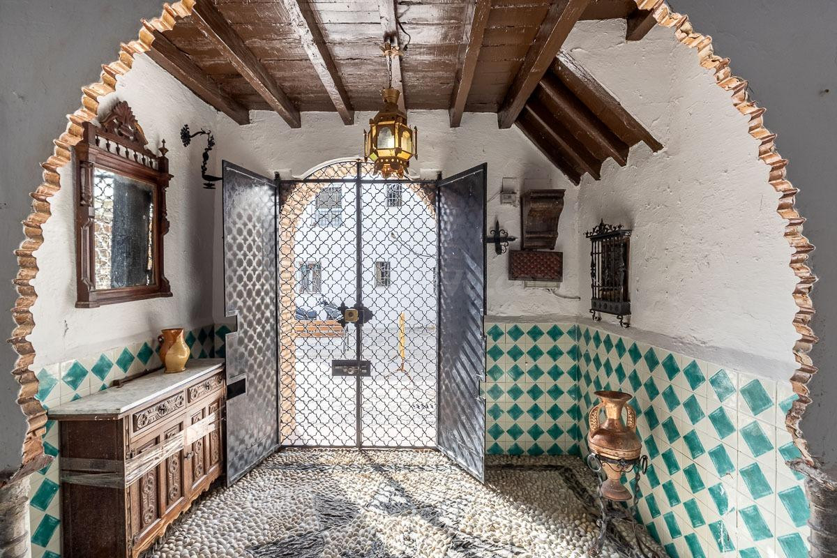Gran casa histórica con patio central, terrazas y cochera en - foto 2