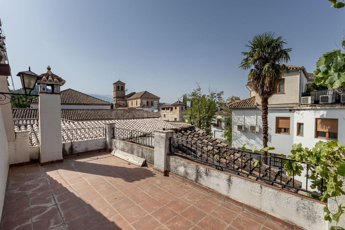 Gran casa histórica con patio central, terrazas y cochera en - foto 5
