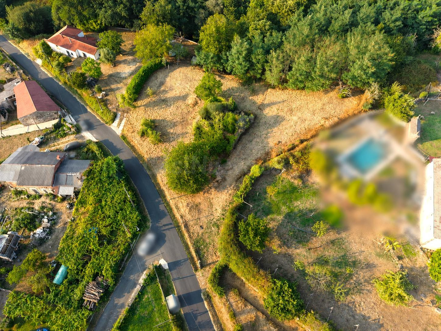 Casa de piedra con gran finca, sol y vistas al valle en A Es
