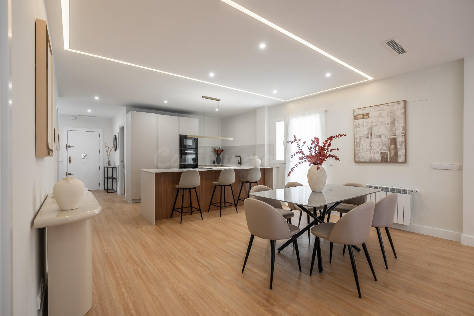Vivienda amplia con terraza y gran potencial en eje principal – Bravo Murillo, Madrid