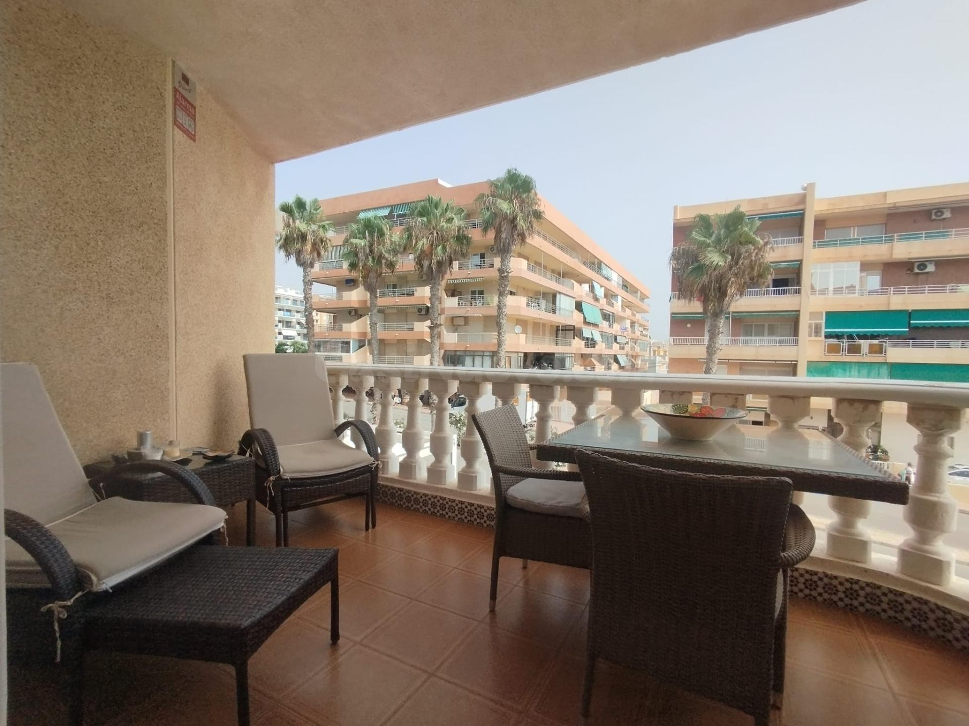 Apartamento reformado en segunda linea de playa  con vistas  - foto 2