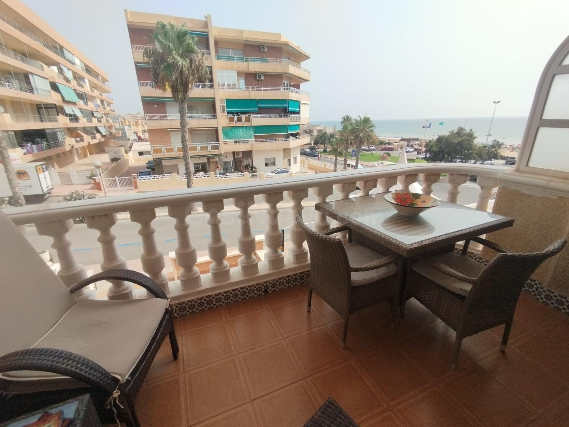 Apartamento reformado en segunda linea de playa  con vistas  - foto 4