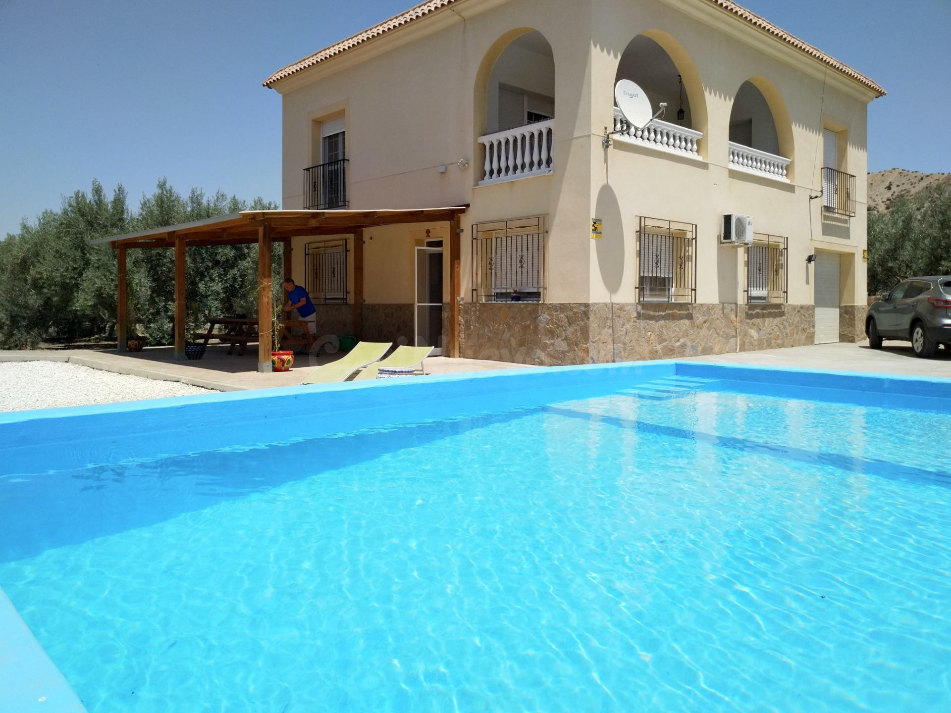Chalet con piscina y 4.509 m2 de parcela a solo 25 minutos de Almería