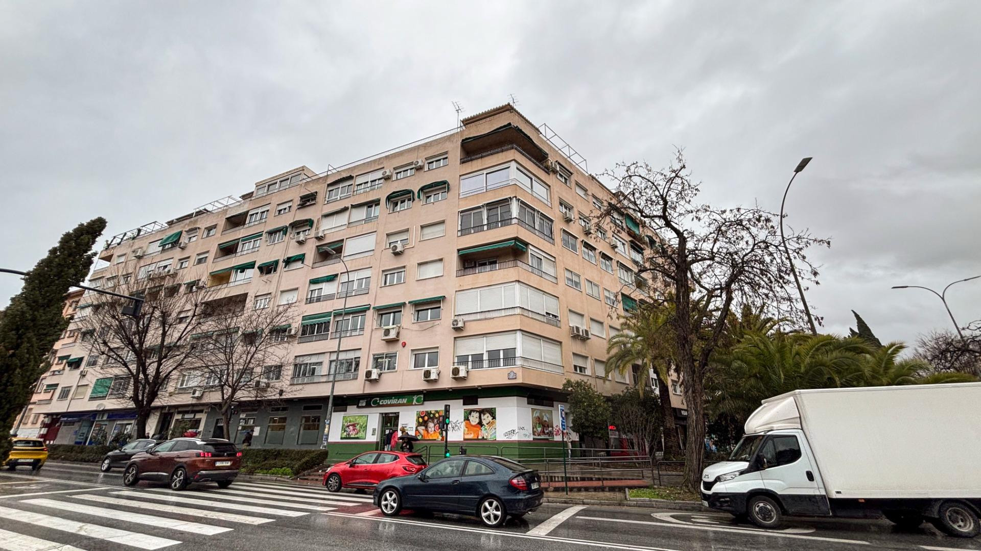 Gran Piso Reformado en Constitución, Frente a Paseillos Univ - foto 2