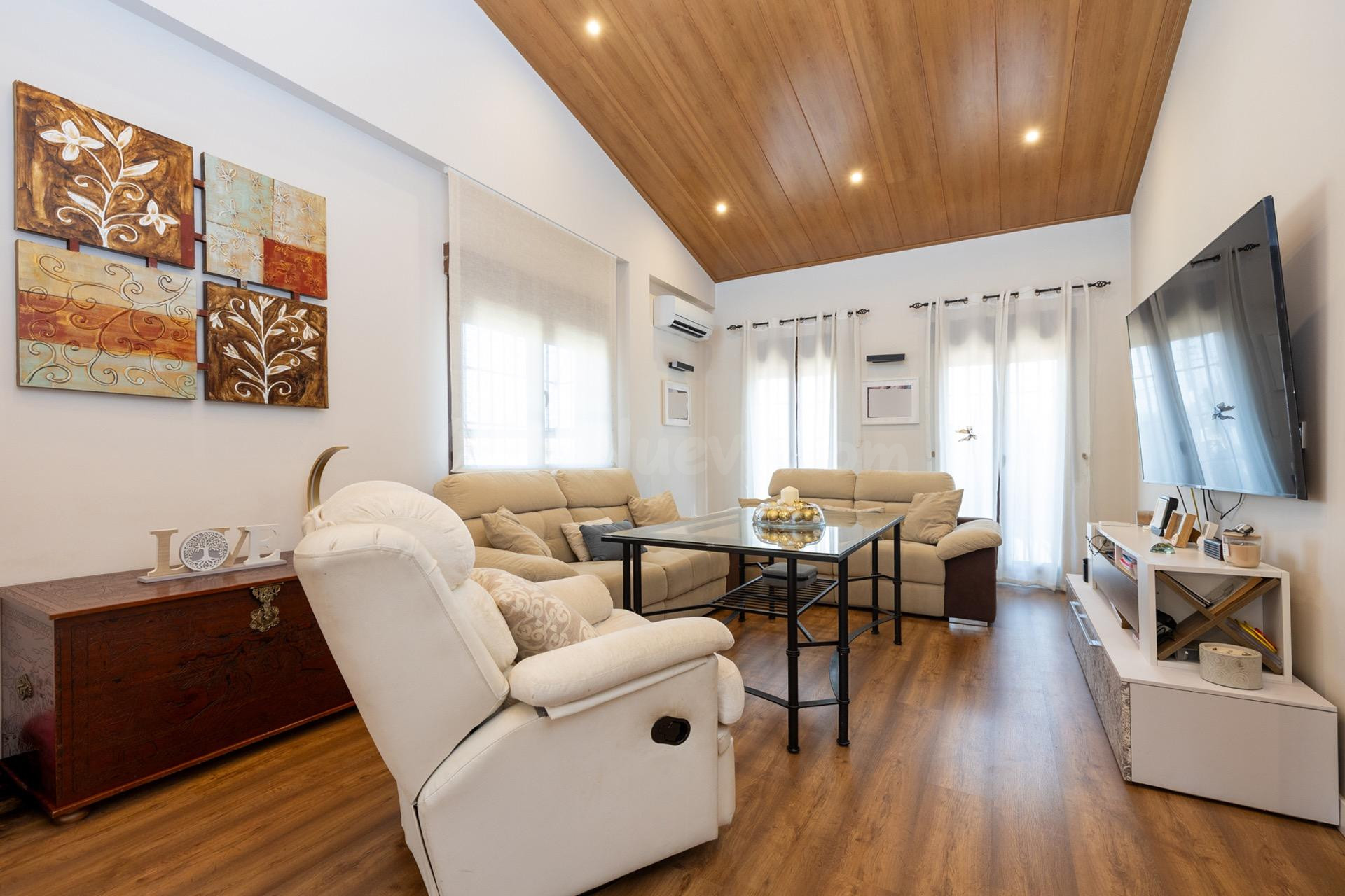 CHALET DE ENSUEÑO EN URB. VIÑA DEL REY, OTURA - foto 3