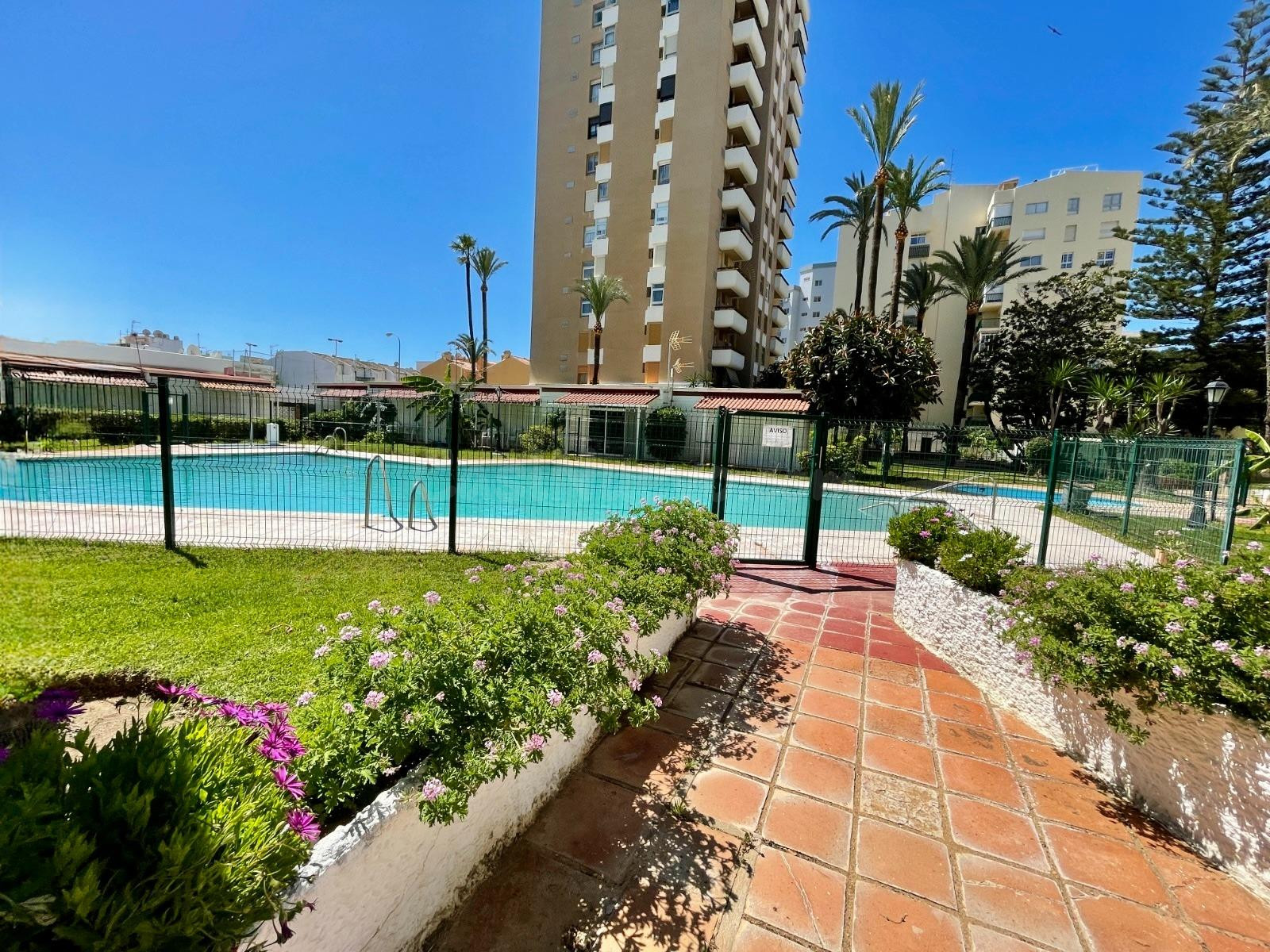 Apartamento de 1 dormitorio en La Carihuela – Alquiler de temporada de septiembre a junio.