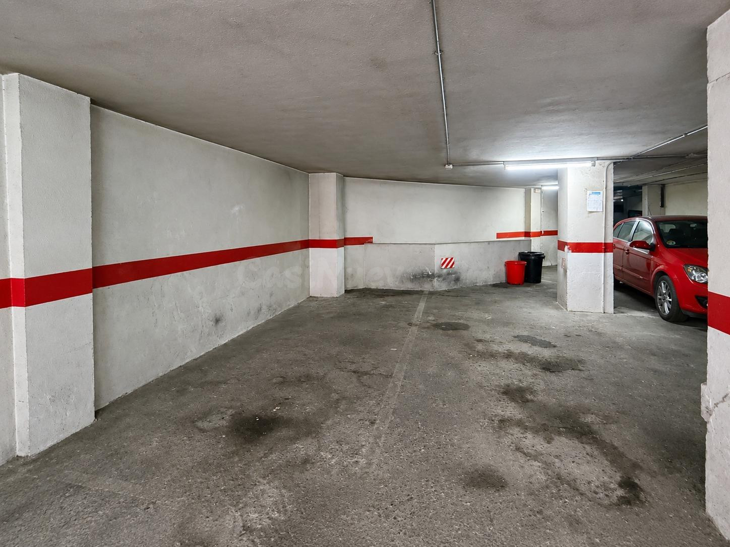 Plaza de parking en Passeig Sant Joan – ideal para coche peq - foto 2